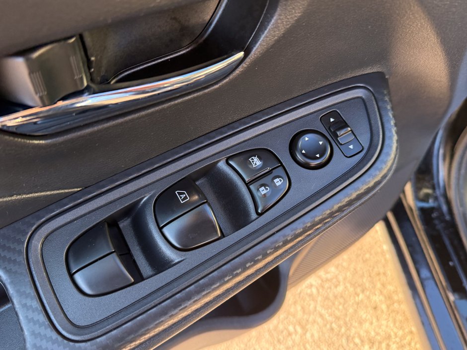 2023 Nissan Versa 1.6 SV-18