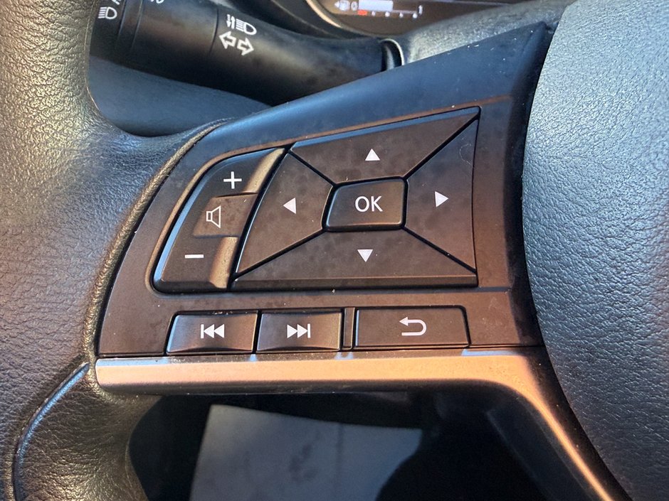 2023 Nissan Versa 1.6 SV-19