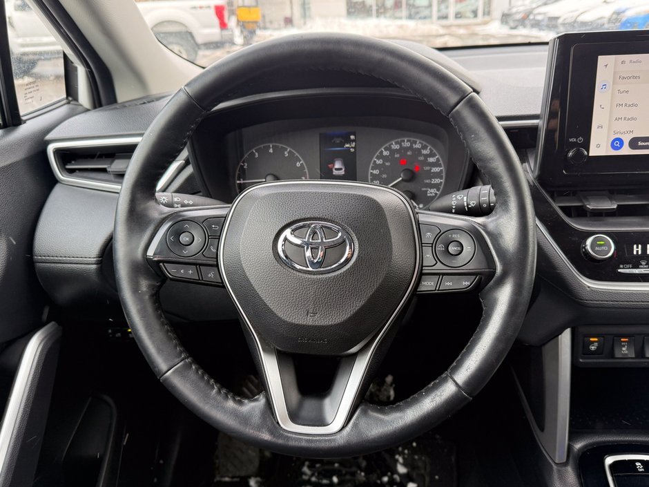 2023 Toyota Corolla Cross LE-16