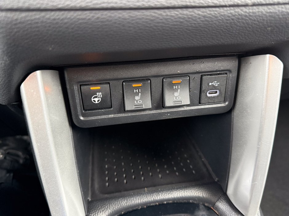 2023 Toyota Corolla Cross LE-29