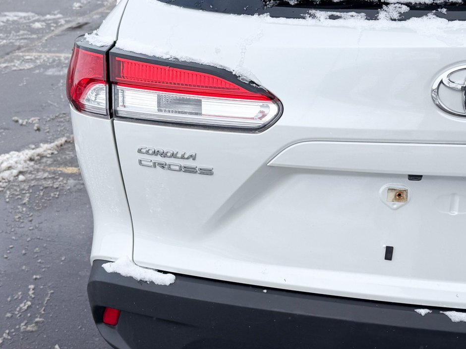 2023 Toyota Corolla Cross LE-12