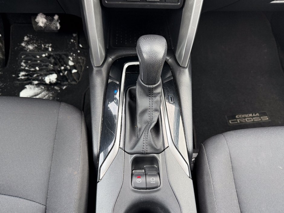 2023 Toyota Corolla Cross LE-18