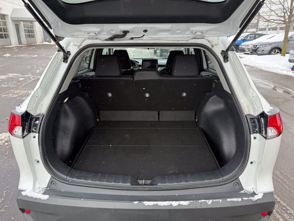 2023 Toyota Corolla Cross LE-13