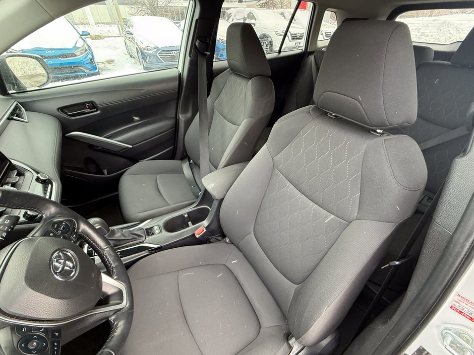 2023 Toyota Corolla Cross LE-22