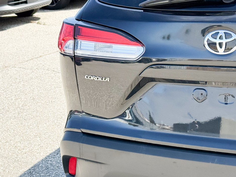 2023 Toyota Corolla Cross LE-12