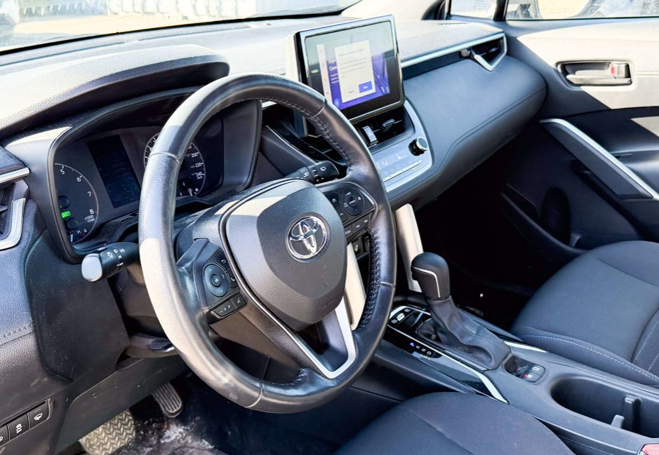 2023 Toyota Corolla Cross Hybrid SE-12