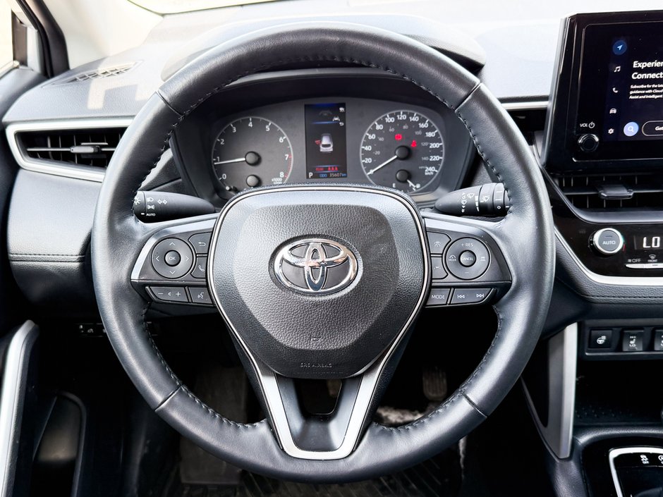 2024 Toyota Corolla Cross LE-12