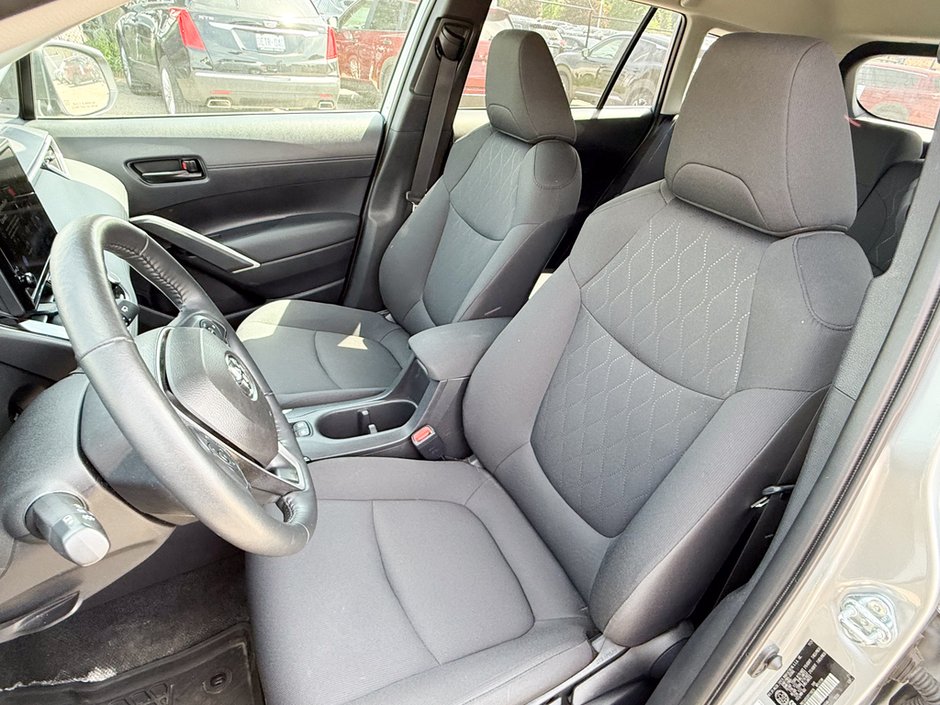 2024 Toyota Corolla Cross LE-16
