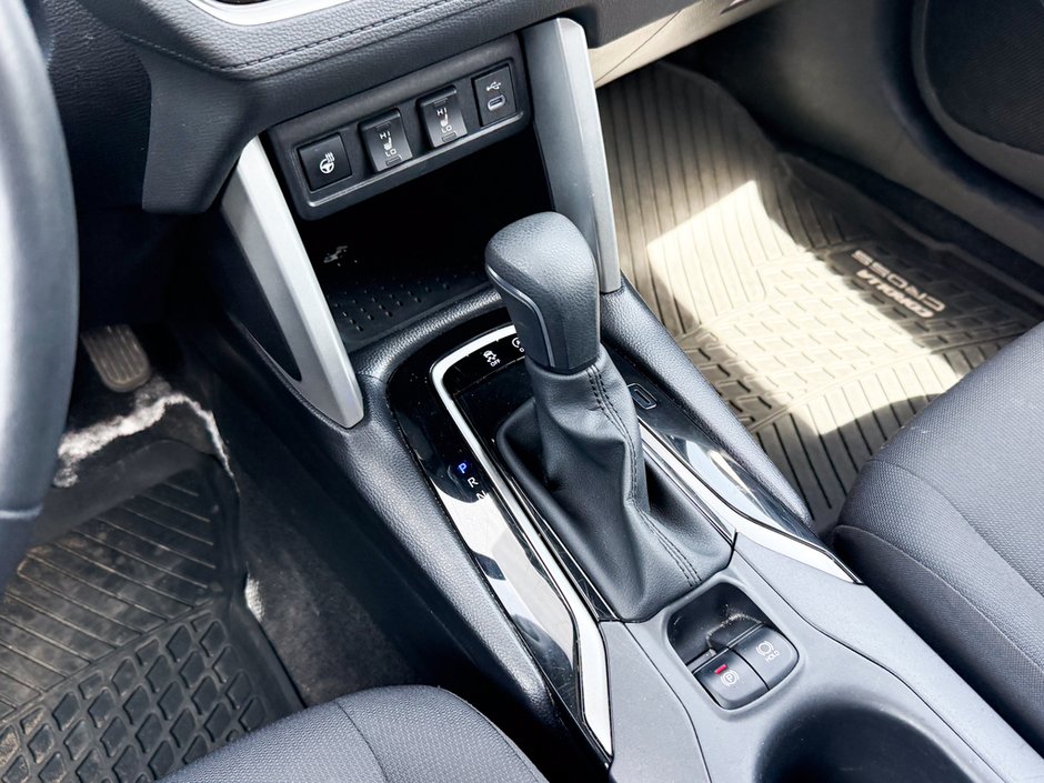 2024 Toyota Corolla Cross LE-14