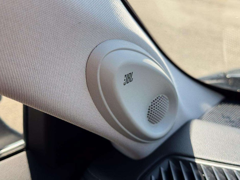 2023 Toyota Highlander Hybrid Limited-32
