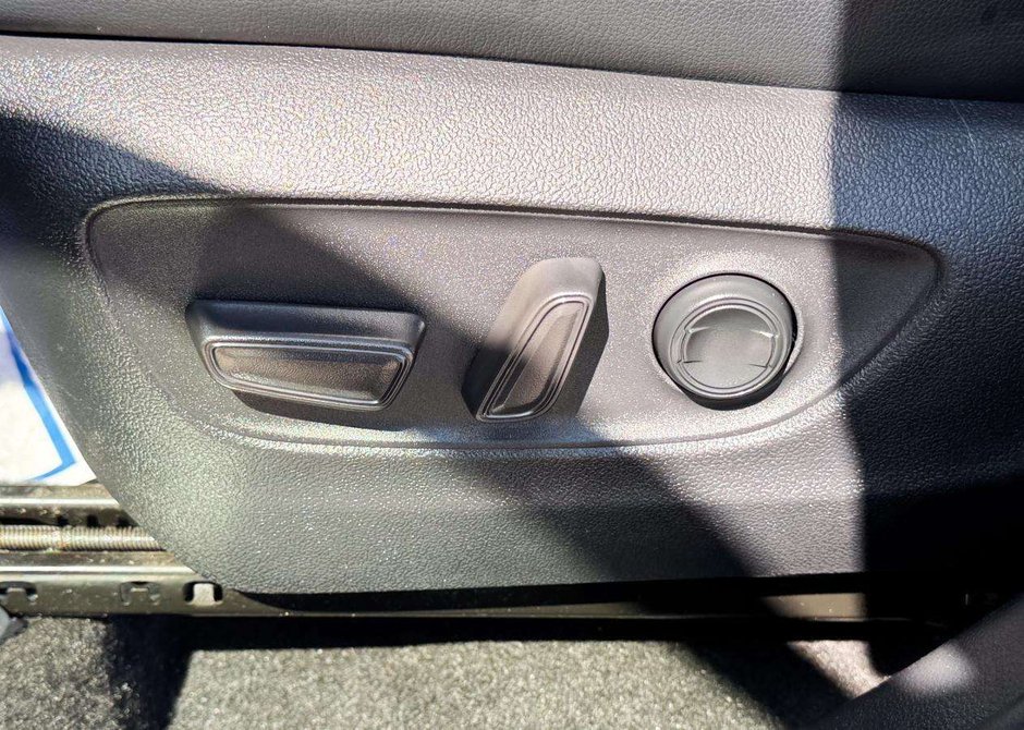2023 Toyota Highlander Hybrid Limited-22