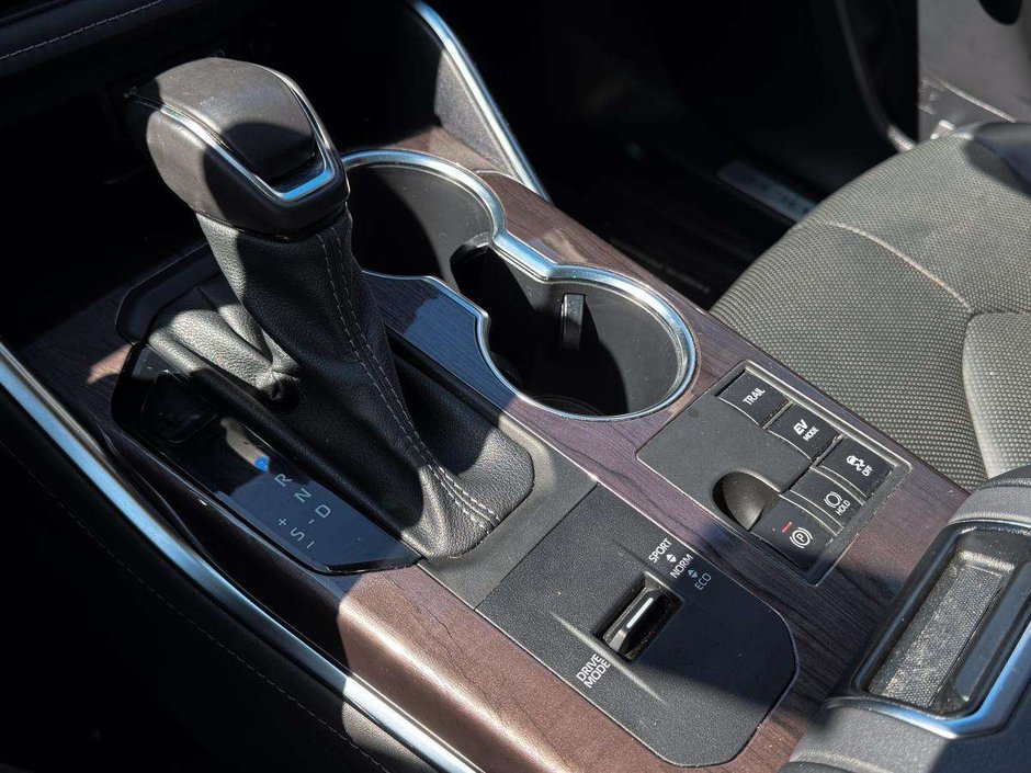 2023 Toyota Highlander Hybrid Limited-25