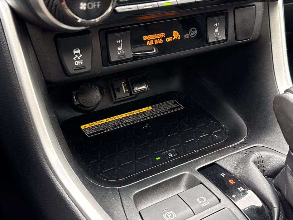 2019 Toyota RAV4 Hybrid XLE-32