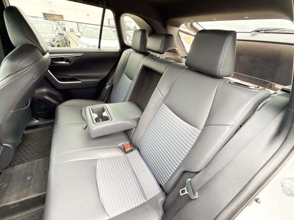 2019 Toyota RAV4 Hybrid XLE-17