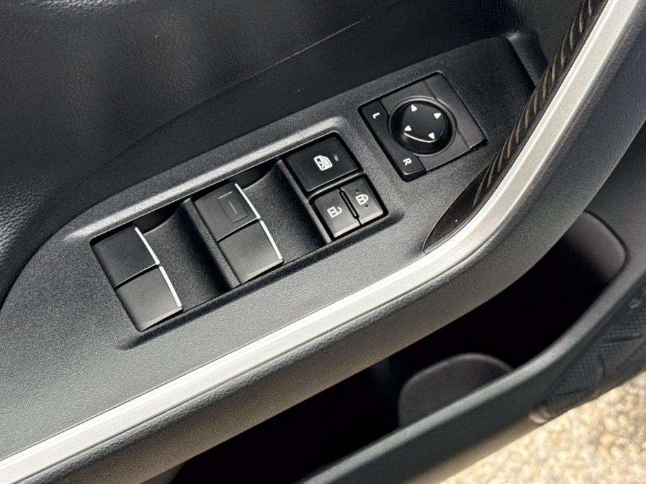 2019 Toyota RAV4 Hybrid XLE-24