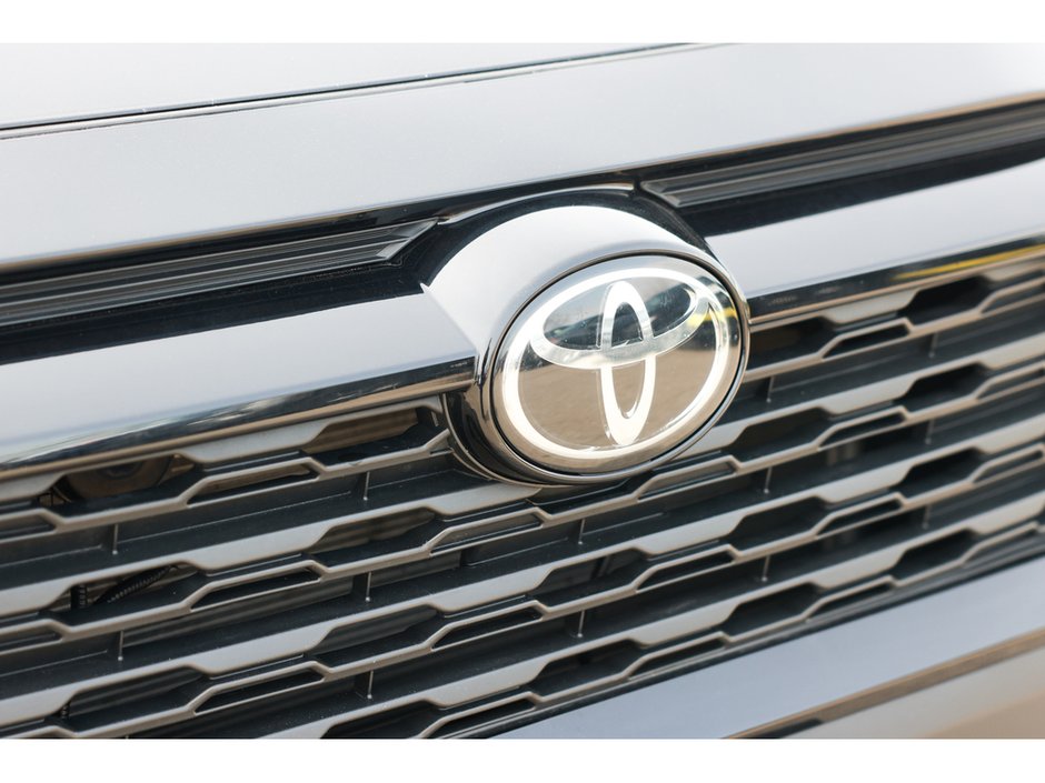 2025 Toyota RAV4 Hybrid LE-9