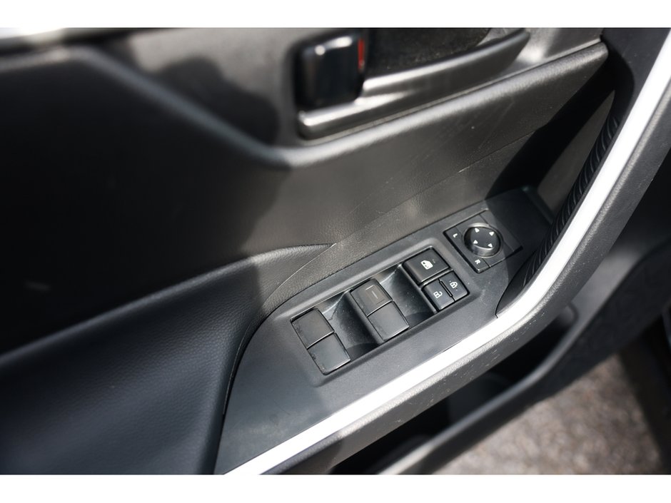 2025 Toyota RAV4 Hybrid LE-18