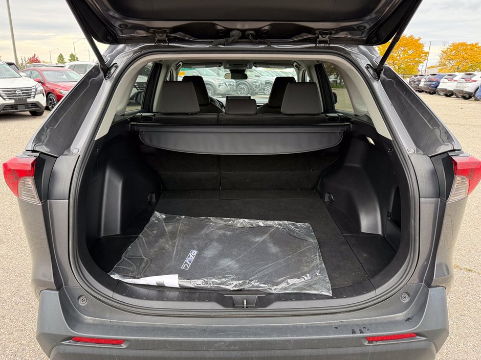 2022 Toyota RAV4 LE-12