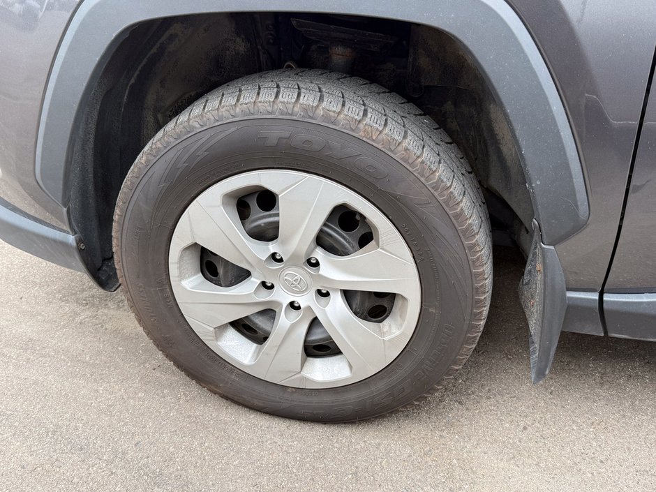 2022 Toyota RAV4 LE-24