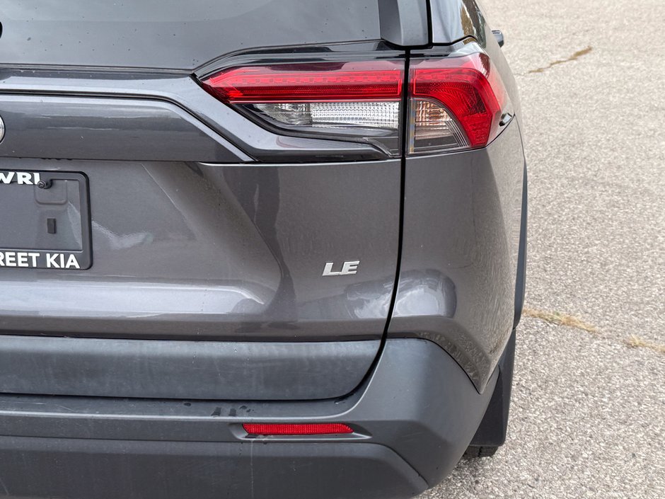 2022 Toyota RAV4 LE-11