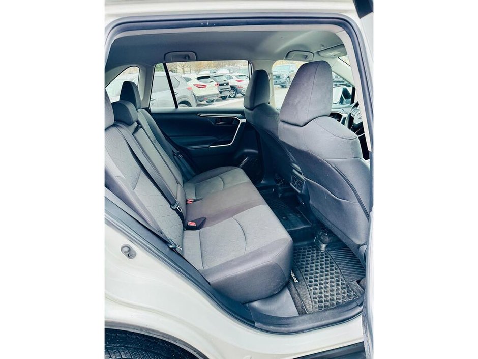 2023 Toyota RAV4 LE-12