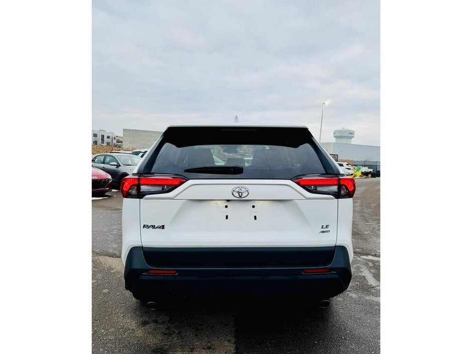 2023 Toyota RAV4 LE-5