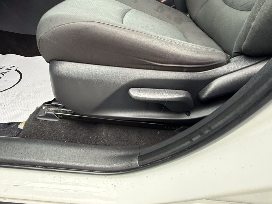 2023 Toyota RAV4 LE-21