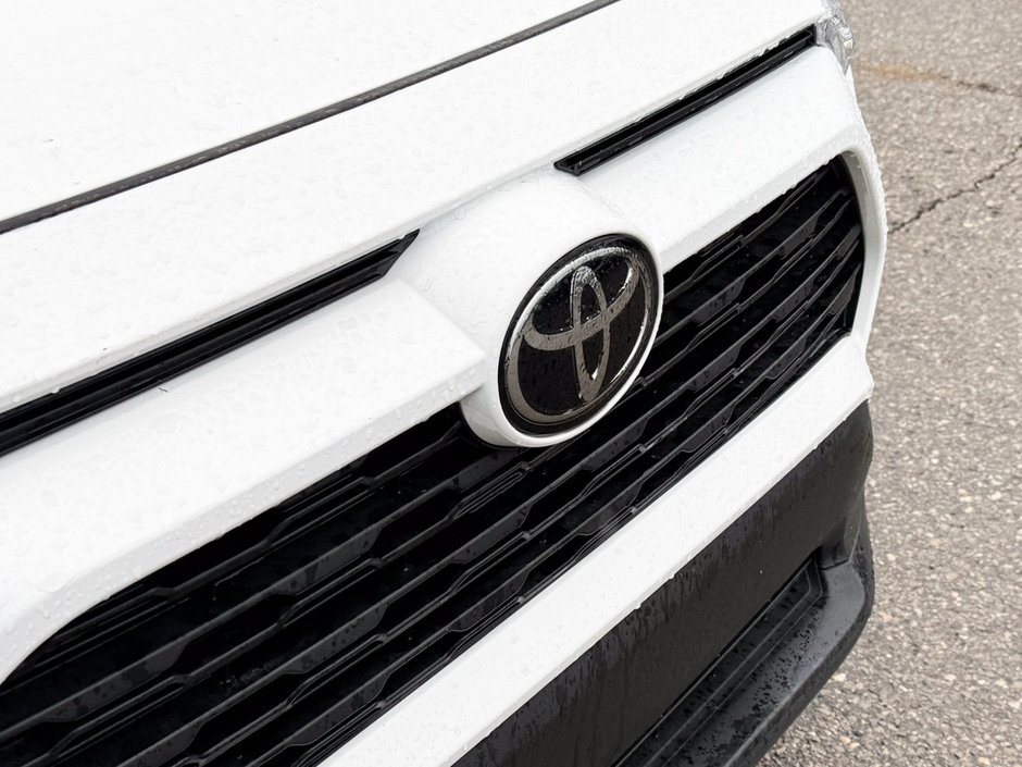 2023 Toyota RAV4 LE-9