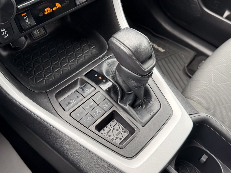 2023 Toyota RAV4 LE-28