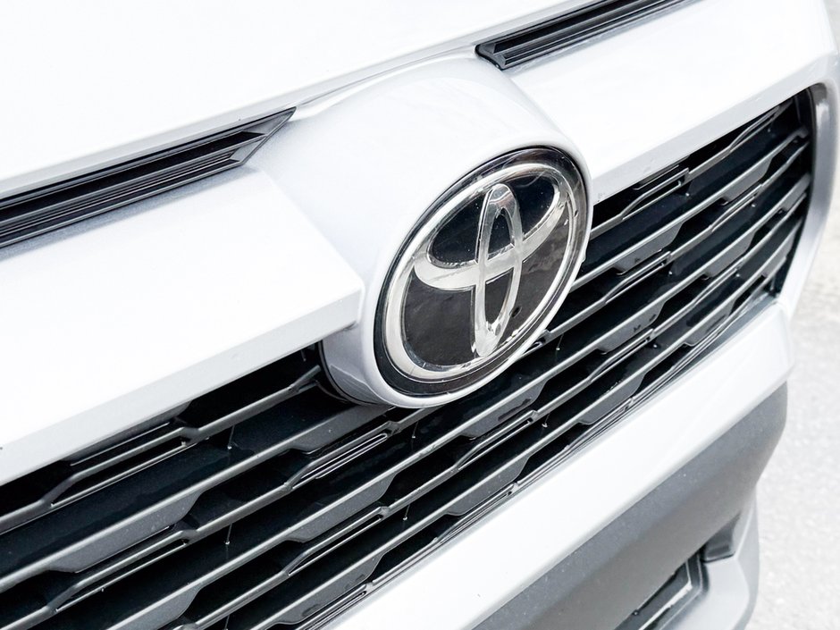 2023 Toyota RAV4 LE-8