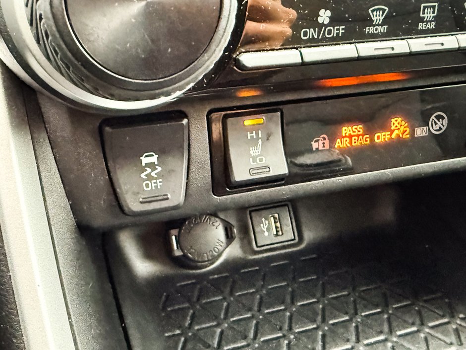 2023 Toyota RAV4 LE-28