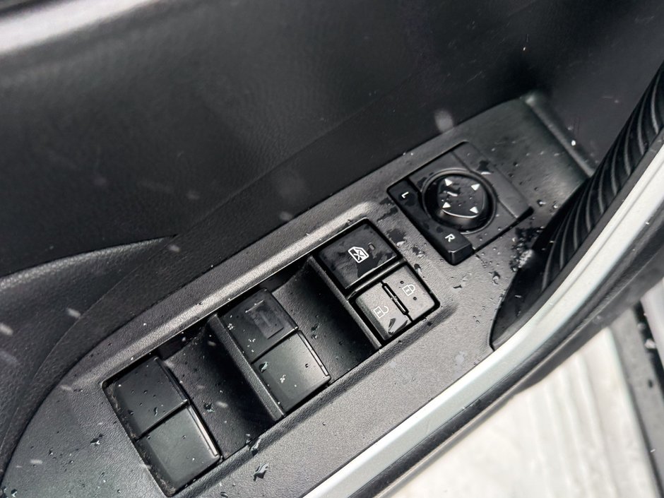 2023 Toyota RAV4 LE-15