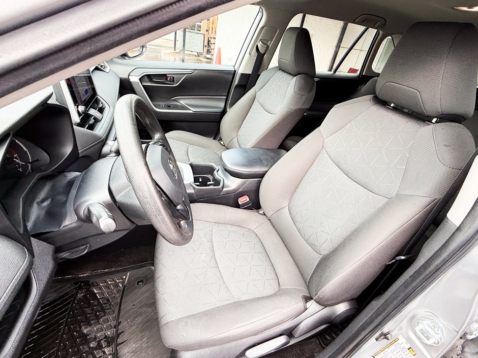 2023 Toyota RAV4 LE-19