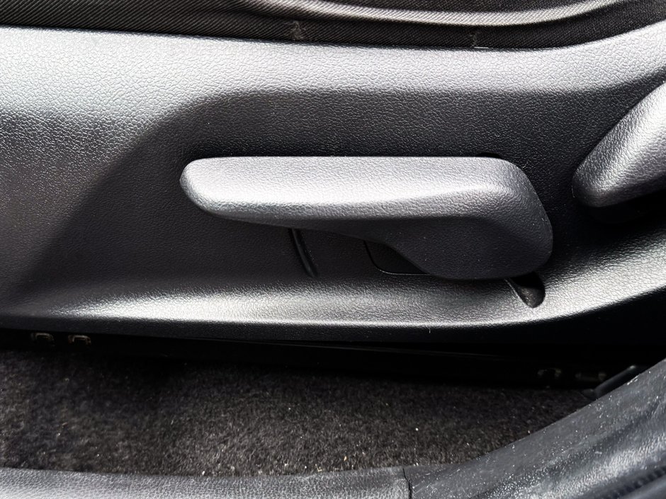 2023 Toyota RAV4 LE-18