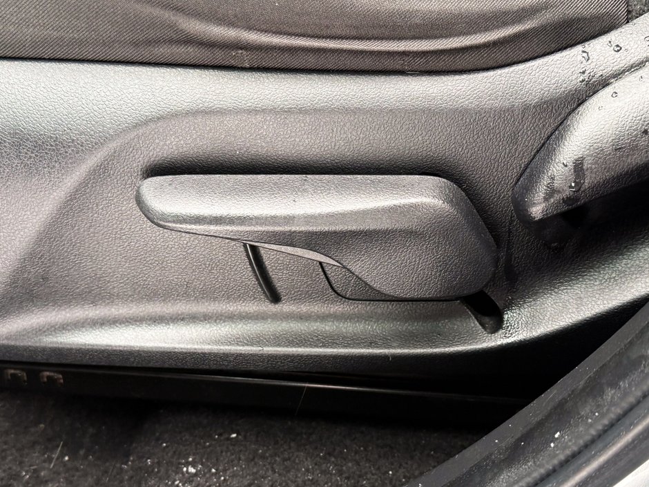 2023 Toyota RAV4 LE-21