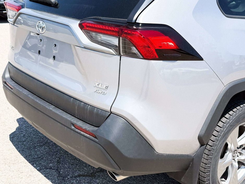 2023 Toyota RAV4 XLE-12