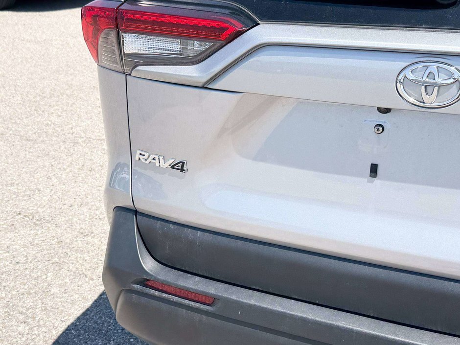 2023 Toyota RAV4 XLE-13