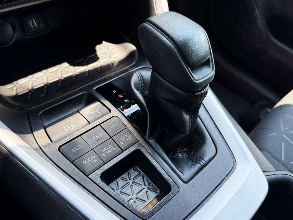 2023 Toyota RAV4 XLE-30