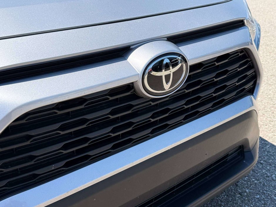 2023 Toyota RAV4 XLE-10