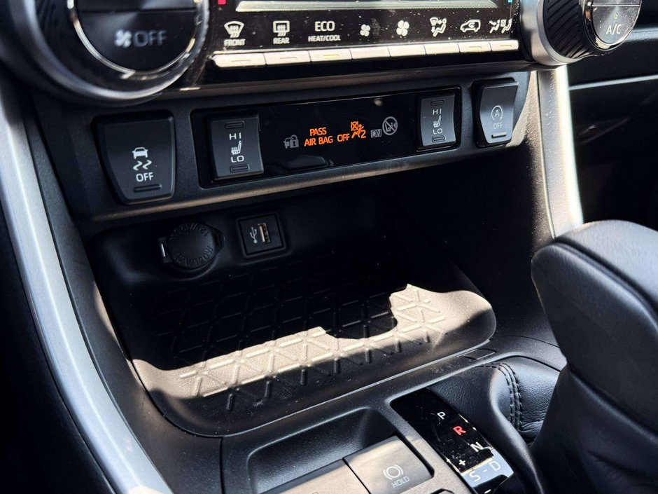 2023 Toyota RAV4 XLE-29