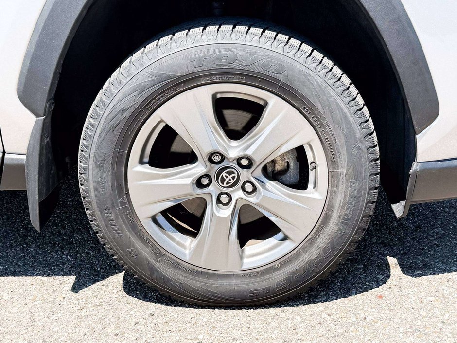2023 Toyota RAV4 XLE-11