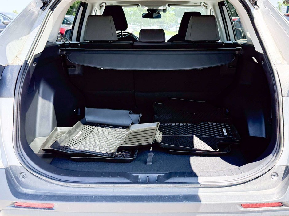 2023 Toyota RAV4 XLE-14