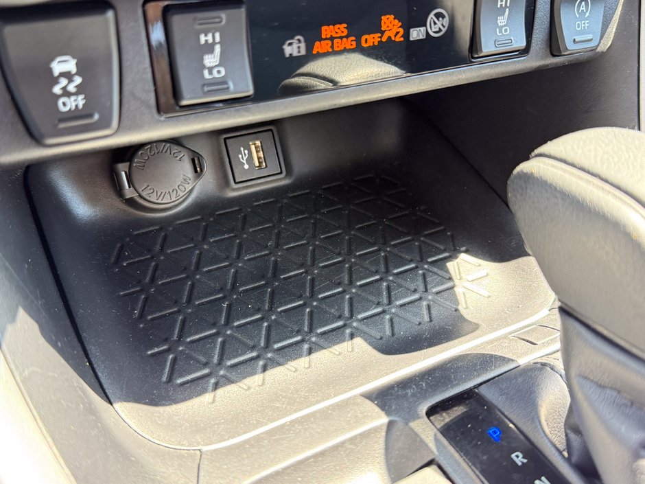 2025 Toyota RAV4 LE-26