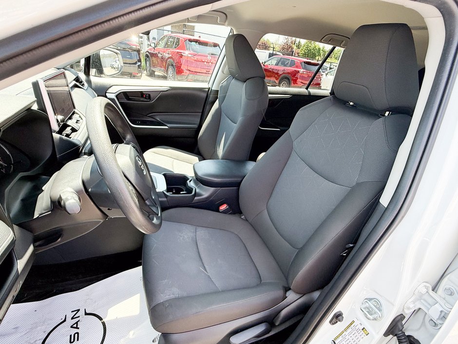 2025 Toyota RAV4 LE-21