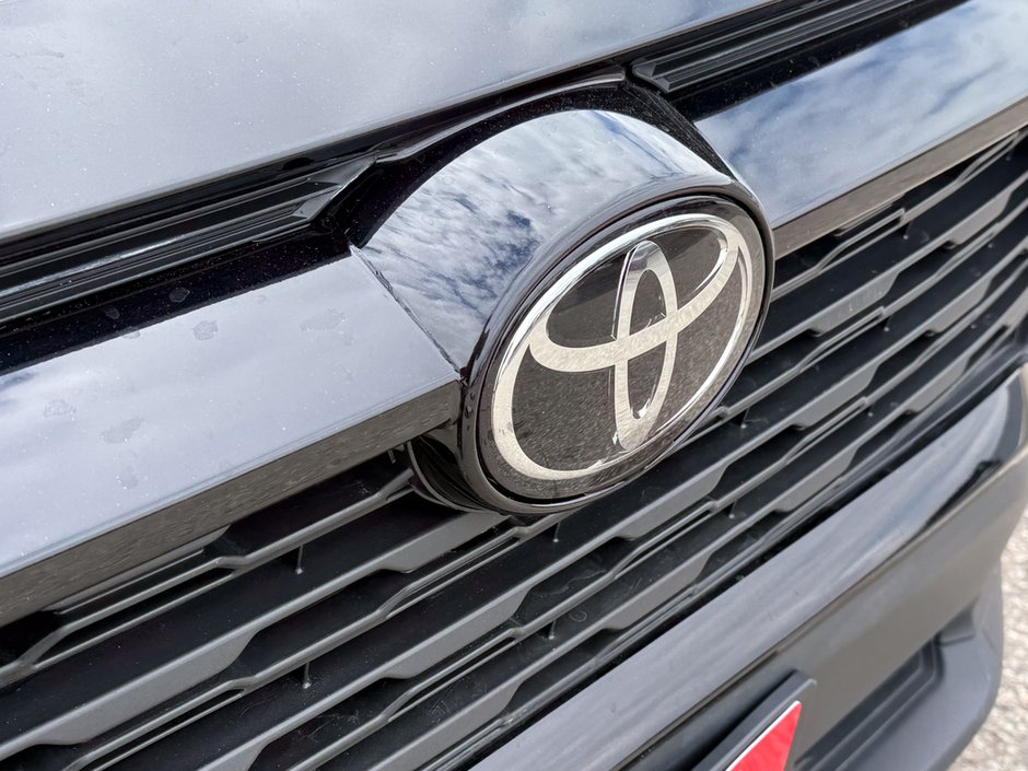 2025 Toyota RAV4 LE-9