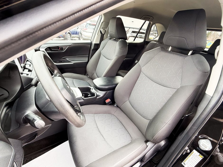 2025 Toyota RAV4 LE-21