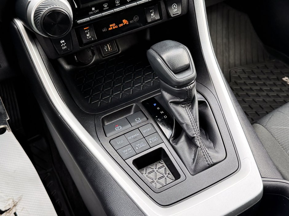 2025 Toyota RAV4 LE-18