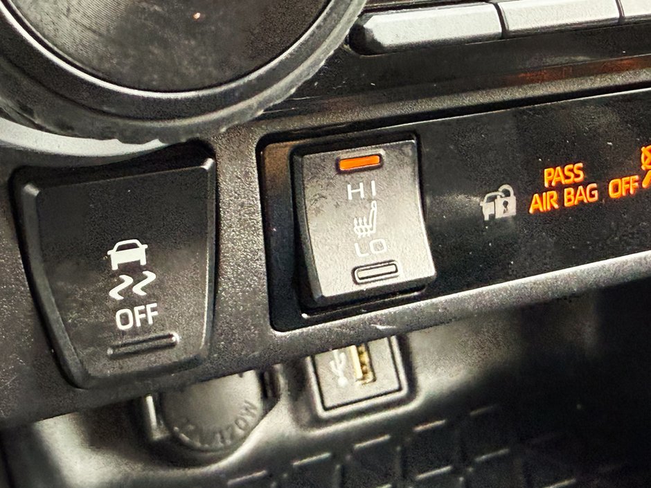 2025 Toyota RAV4 LE-26