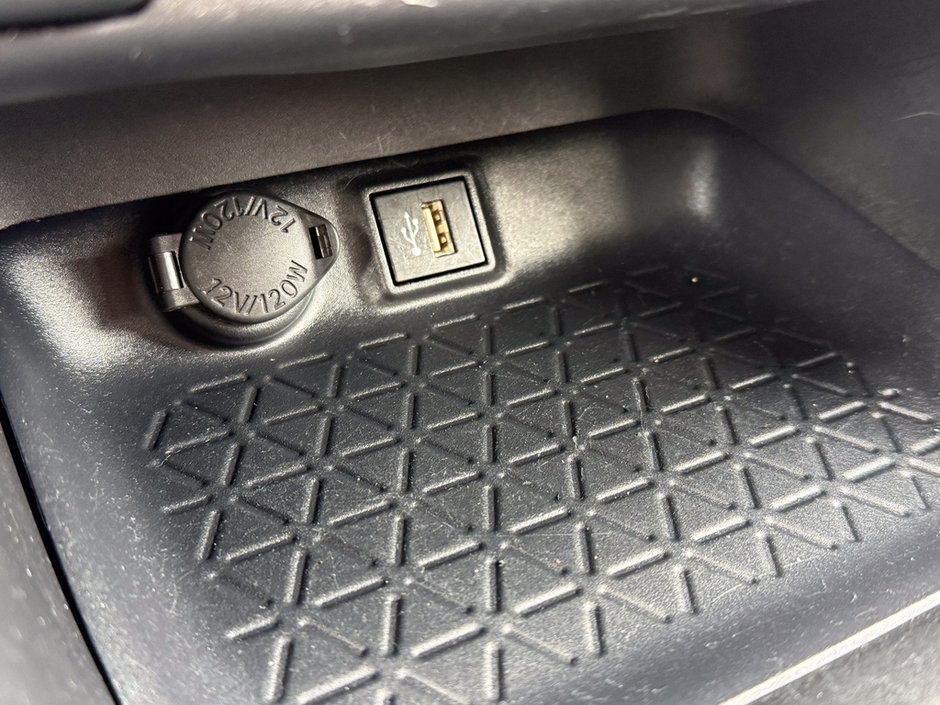 2025 Toyota RAV4 LE-27