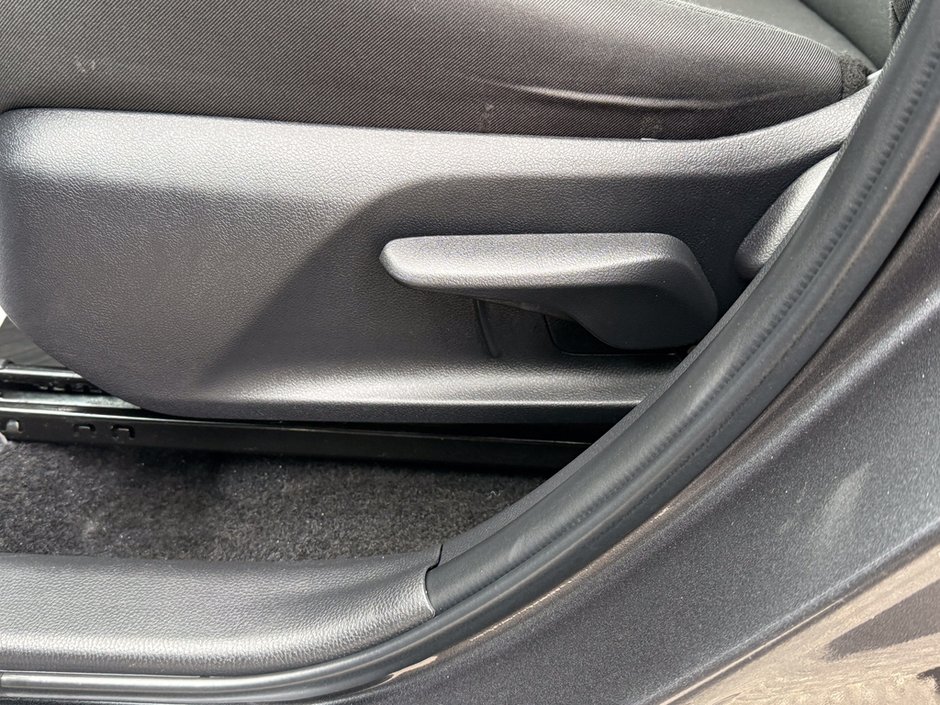 2025 Toyota RAV4 LE-21